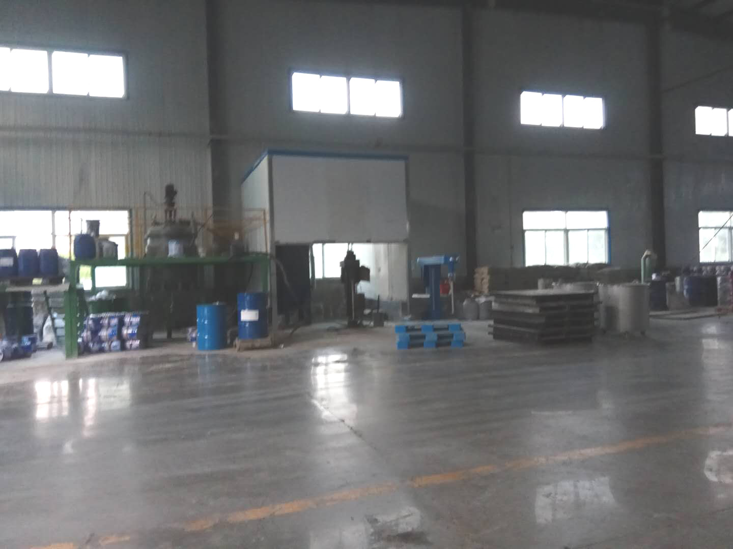 航建防水涂料生產(chǎn)車(chē)間
